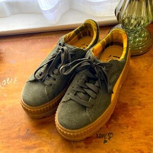 Green and Yellow Puma Creeper